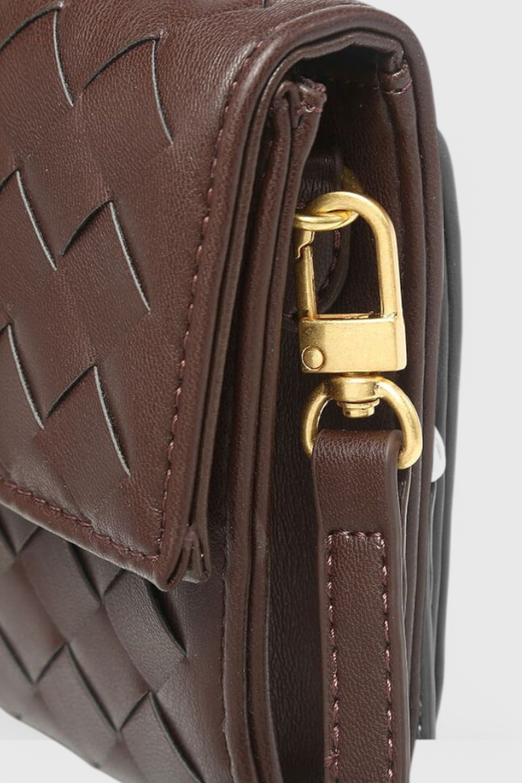 Melanie Clutch con Detalle de Nudo Dorado